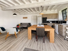 Maison avec 3 gîtes, piscine et 7 ha de prairies et forêts