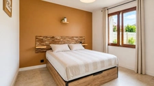 Maison 3 chambres, rénovée, de plain-pied avec piscine chauffée et jacuzzi 