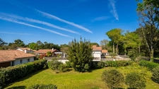 Basco-landaise rénovée, 5 chambres, un bureau, terrain 1 857 m² - piscinable