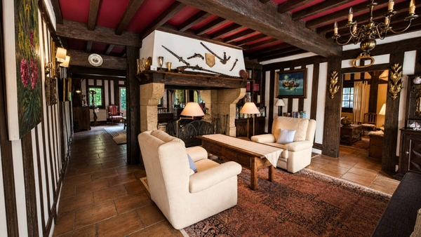 Soustons, authentique maison landaise du XVIIIe, 265 m², dépendances, piscine, parc paysagé 6 800 m², à 2 minutes du centre et du lac.