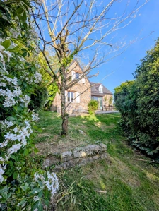 Maison en pierre de caractère à 250 mètres des bords de Rance, à quelques minutes de Saint-Malo.