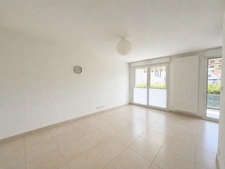 ROSENAU – Très bel appartement 2 pièces de 43 m² avec terrasse de 10 m², cave et 2 places de parking privatives – À proximité immédiate de la Suisse !