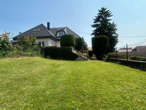 Magnifique villa rénovée avec sous-sol complet et double garage - 25 min de Bâle