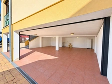 SAINT-LOUIS-LA-CHAUSSÉE – MAISON MITOYENNE DE 101,5 M² AVEC GRANDE TERRASSE COUVERTE, COUR ET GARAGE