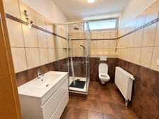 SAINT-LOUIS-LA-CHAUSSÉE – MAISON MITOYENNE DE 101,5 M² AVEC GRANDE TERRASSE COUVERTE, COUR ET GARAGE