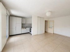 ROSENAU – Très bel appartement 2 pièces de 43 m² avec terrasse de 10 m², cave et 2 places de parking privatives – À proximité immédiate de la Suisse !