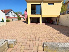 SAINT-LOUIS-LA-CHAUSSÉE – MAISON MITOYENNE DE 101,5 M² AVEC GRANDE TERRASSE COUVERTE, COUR ET GARAGE