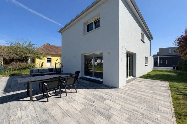 HÉGENHEIM (68) – Villa haut de gamme à 800 m de la Suisse
