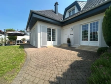 Magnifique villa rénovée avec sous-sol complet et double garage - 25 min de Bâle