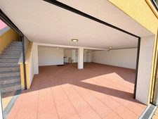 SAINT-LOUIS-LA-CHAUSSÉE – MAISON MITOYENNE DE 101,5 M² AVEC GRANDE TERRASSE COUVERTE, COUR ET GARAGE