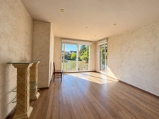 SAINT-LOUIS-LA-CHAUSSÉE – MAISON MITOYENNE DE 101,5 M² AVEC GRANDE TERRASSE COUVERTE, COUR ET GARAGE