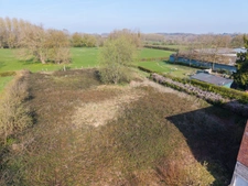 Bâtiment commercial à aménager avec forte visibilité sur axe passant – Bavay