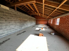 Bâtiment commercial à aménager avec forte visibilité sur axe passant – Bavay