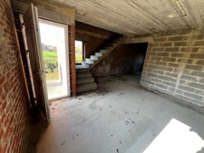 Bâtiment commercial à aménager avec forte visibilité sur axe passant – Bavay