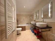 THEOULE-SUR-MER - 2-BEDROOM APARTMENT - GROUND FLOOR - RECENTLY BUILT LUXURY RESIDENCE - A FEW METERS FROM THE PORT AND THE FIGUEIRETTE BEACHES - GARAGE