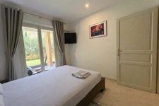 THEOULE-SUR-MER - 2-BEDROOM APARTMENT - GROUND FLOOR - RECENTLY BUILT LUXURY RESIDENCE - A FEW METERS FROM THE PORT AND THE FIGUEIRETTE BEACHES - GARAGE