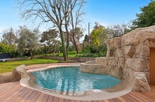 Roquefort les Pins – Charming, fully renovated property with swimming pool, just 5 minutes from the town centre 