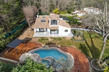 Roquefort les Pins – Charming, fully renovated property with swimming pool, just 5 minutes from the town centre 