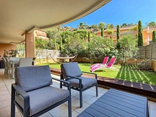 THEOULE-SUR-MER - 2-BEDROOM APARTMENT - GROUND FLOOR - RECENTLY BUILT LUXURY RESIDENCE - A FEW METERS FROM THE PORT AND THE FIGUEIRETTE BEACHES - GARAGE