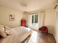 VILLA AVEC PISCINE ET TERRAIN PLAT – COMMERCES A PIED – APPARTEMENT INDÉPENDANT 