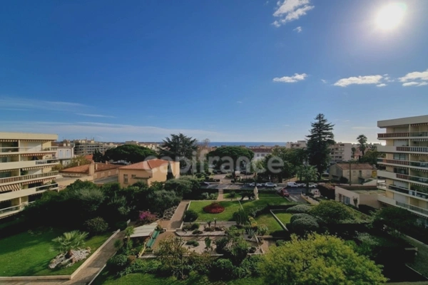 Appartement à vendre 4 pièces + GARAGE ET CAVE GOLFE JUAN