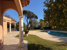 Villa in Mandelieu-la-Napoule – Minelle – 300 m² – Flat land – Swimming pool – 4 suites – Triple garage