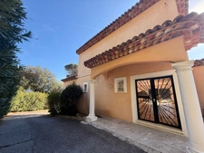 Villa in Mandelieu-la-Napoule – Minelle – 300 m² – Flat land – Swimming pool – 4 suites – Triple garage