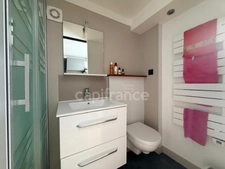 CANNES - CHARMING BUILDING - PRIVATE MANSION TYPE / GREAT POTENTIAL / ABSOLUTE PEACE AND QUIET