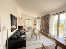 VILLA AVEC PISCINE ET TERRAIN PLAT – COMMERCES A PIED – APPARTEMENT INDÉPENDANT 