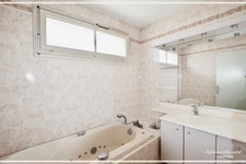 Appartement familial T5 de 95 m² avec loggia, balcon, garage et cave / LYON 8EME 