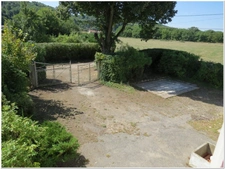 Une grande maison de 220 m² de potentiel sur un grand terrain de plus de 5500 m², bien isolée. À Ornacieux 38260