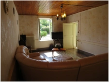 Une grande maison de 220 m² de potentiel sur un grand terrain de plus de 5500 m², bien isolée. À Ornacieux 38260
