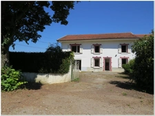 Une grande maison de 220 m² de potentiel sur un grand terrain de plus de 5500 m², bien isolée. À Ornacieux 38260