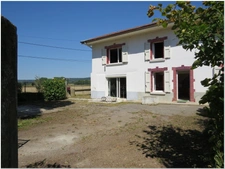 Une grande maison de 220 m² de potentiel sur un grand terrain de plus de 5500 m², bien isolée. À Ornacieux 38260
