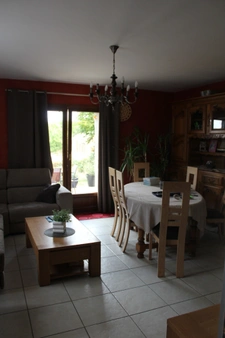 GRANDE MAISON FAMILIALE – 8 PIÈCES / 6 CHAMBRES – TERRAIN DE 1 841 m² – BOUXURULLES