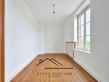 Maison de maître à rénover, 4 hectares, 1 dépendance, bordure de rivière