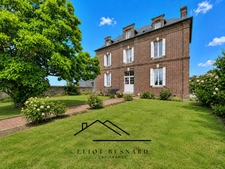 Maison de maître à rénover, 4 hectares, 1 dépendance, bordure de rivière