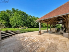 CHARACTERFUL NORMAN PROPERTY – BETWEEN LISIEUX AND PONT L'ÉVÊQUE – 2 HECTARES – 2 OUTBUILDINGS