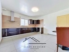 SITUÉE À CAGNY, belle maison familiale 200 m2, 6 chambres avec vie de plain-pied, au calme écoles et commerces à proximité
