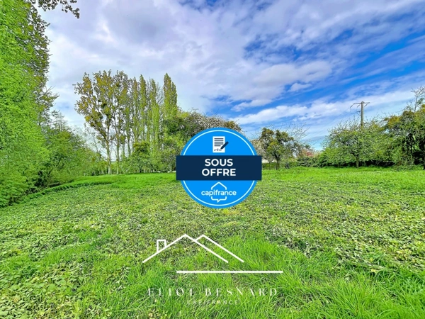 En exclusivité - Terrain de caractère en bord de rivière — 7 067 m2 | Saint-Julien-le-Faucon · Pays d'Auge (Calvados)