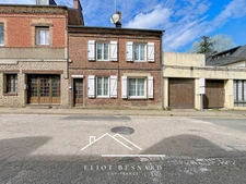 En exclusivité - Maison de ville en briques à rénover — Cœur de Saint-Julien-le-Faucon 