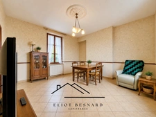 Maison de maître à rénover, 4 hectares, 1 dépendance, bordure de rivière