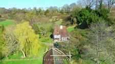 Maison à colombages du XVIIᵉ siècle avec dépendances et 5 hectares – Grandchamp-le-Château
