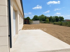 Maison neuve lumineuse – Plain-pied, 3 chambres, garage et terrasse