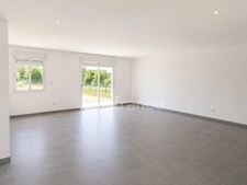 Maison neuve lumineuse – Plain-pied, 3 chambres, garage et terrasse