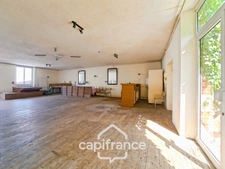 Ancien bar-restaurant avec logement – Fort potentiel au cœur de Châteaumeillant