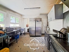 Former bar-restaurant with accommodation – Great potential in the heart of Châteaumeillant