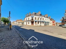 Ancien bar-restaurant avec logement – Fort potentiel au cœur de Châteaumeillant