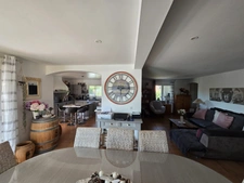 VILLA FAMILIALE DE PLAIN-PIED – 181 m² – 5 CHAMBRES – PISCINE – VÉRANDA – TERRAIN DE 916 m²