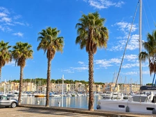 Charmante maison avec terrasse, 4 à 6 couchages et parking privatif, à deux pas du port